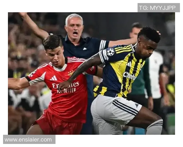 友谊赛精彩瞬间里昂逆转本菲卡帽子戏法引发争议判罚