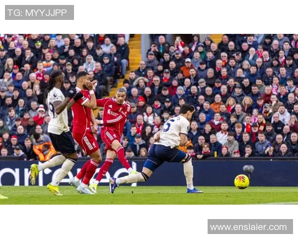 世界杯精彩对决利物浦凭乌龙球险胜AC米兰全场沸腾 世界杯精彩对决利物浦凭乌龙球险胜AC米兰全场沸腾