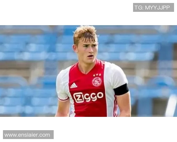 国王杯激战：拜仁逆转那不勒斯红牌事件引发全场热议与争议